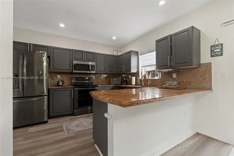 922 SW 148th Place Miami FL 33194
