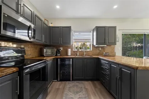 922 SW 148th Place Miami FL 33194