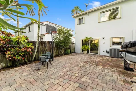 922 SW 148th Place Miami FL 33194