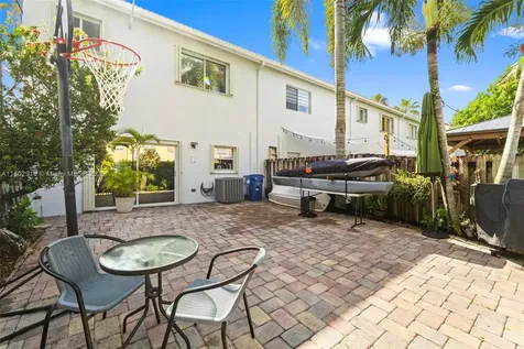 922 SW 148th Place Miami FL 33194