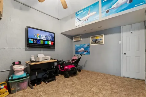 922 SW 148th Place Miami FL 33194