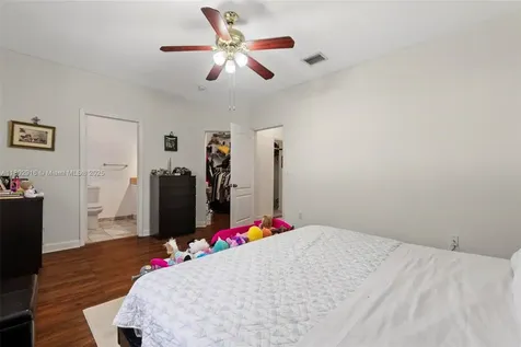 922 SW 148th Place Miami FL 33194