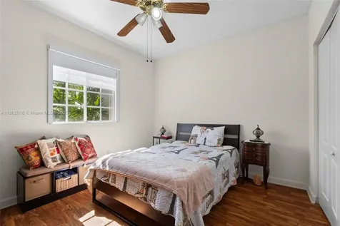 922 SW 148th Place Miami FL 33194