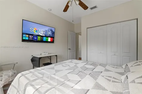 922 SW 148th Place Miami FL 33194
