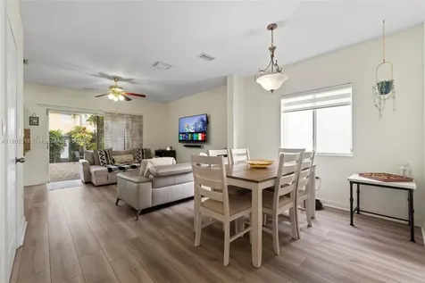 922 SW 148th Place Miami FL 33194