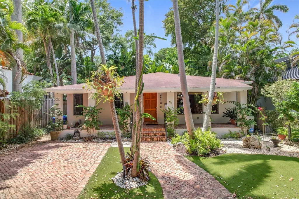 2810 Crystal Court Miami FL 33133