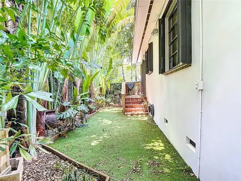 2810 Crystal Court Miami FL 33133