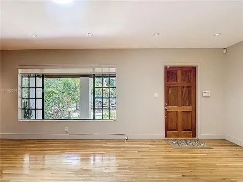 2810 Crystal Court Miami FL 33133