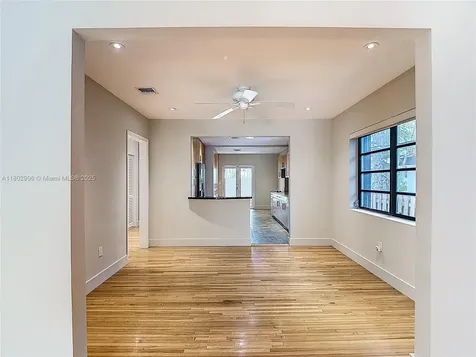 2810 Crystal Court Miami FL 33133