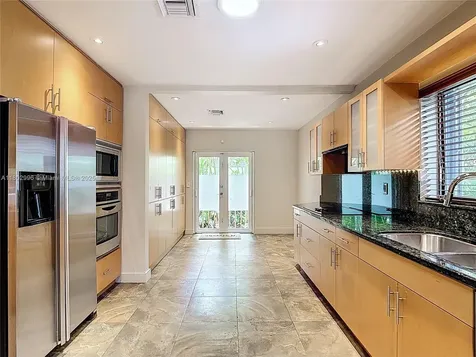 2810 Crystal Court Miami FL 33133