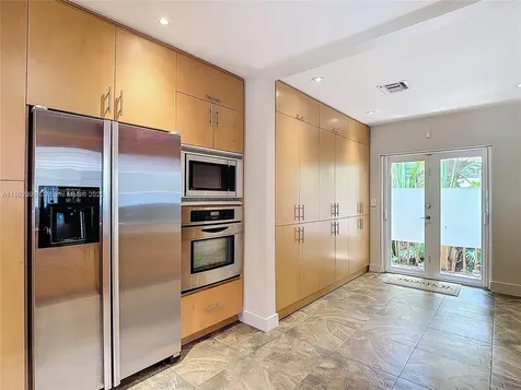 2810 Crystal Court Miami FL 33133