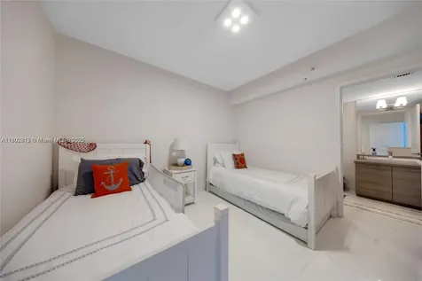 400 Sunny Isle Sunny Isles Beach FL 33160