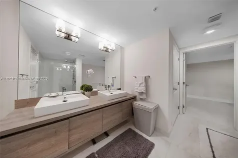400 Sunny Isle Sunny Isles Beach FL 33160