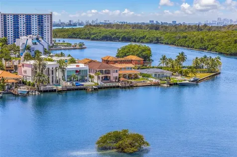 400 Sunny Isle Sunny Isles Beach FL 33160