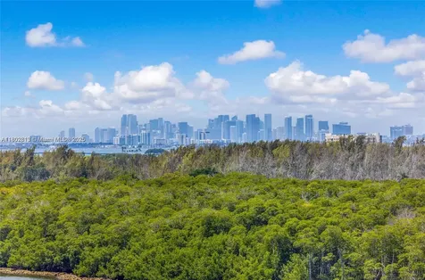 400 Sunny Isle Sunny Isles Beach FL 33160