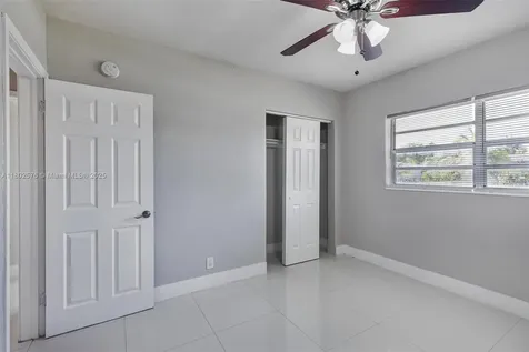 3271 Auburn Boulevard Fort Lauderdale FL 33312