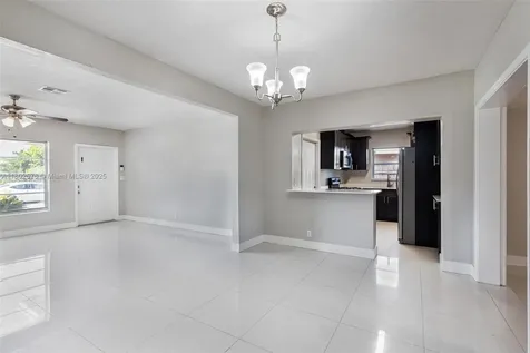 3271 Auburn Boulevard Fort Lauderdale FL 33312