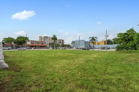 471 & 719 SW 8th Street & 5th Avenue Miami FL 33130