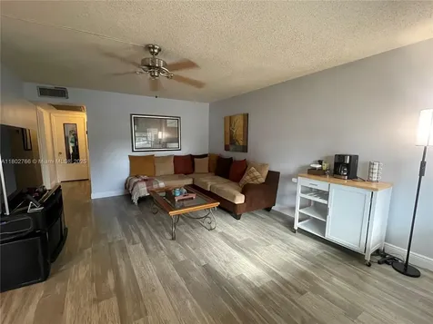 279 Markham M Deerfield Beach FL 33442