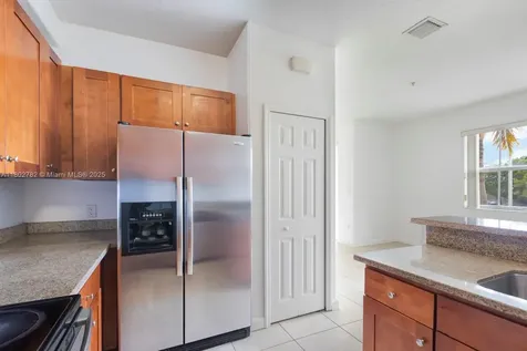 10022 NW 7th Street Miami FL 33172