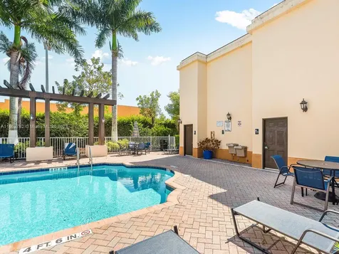 10022 NW 7th Street Miami FL 33172