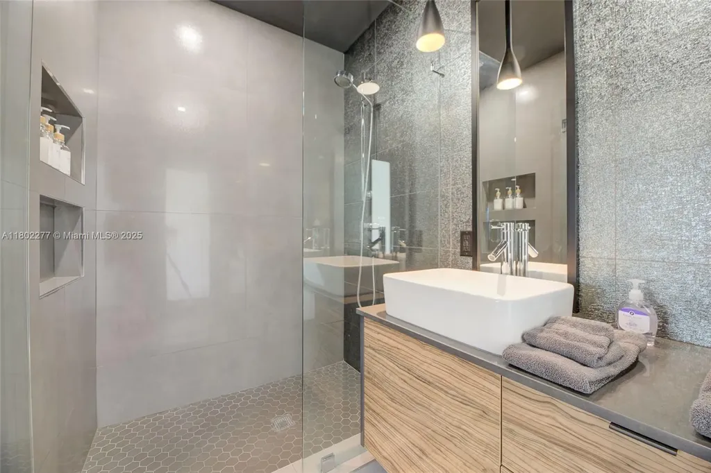 2117 NE 62nd Street Fort Lauderdale FL 33308