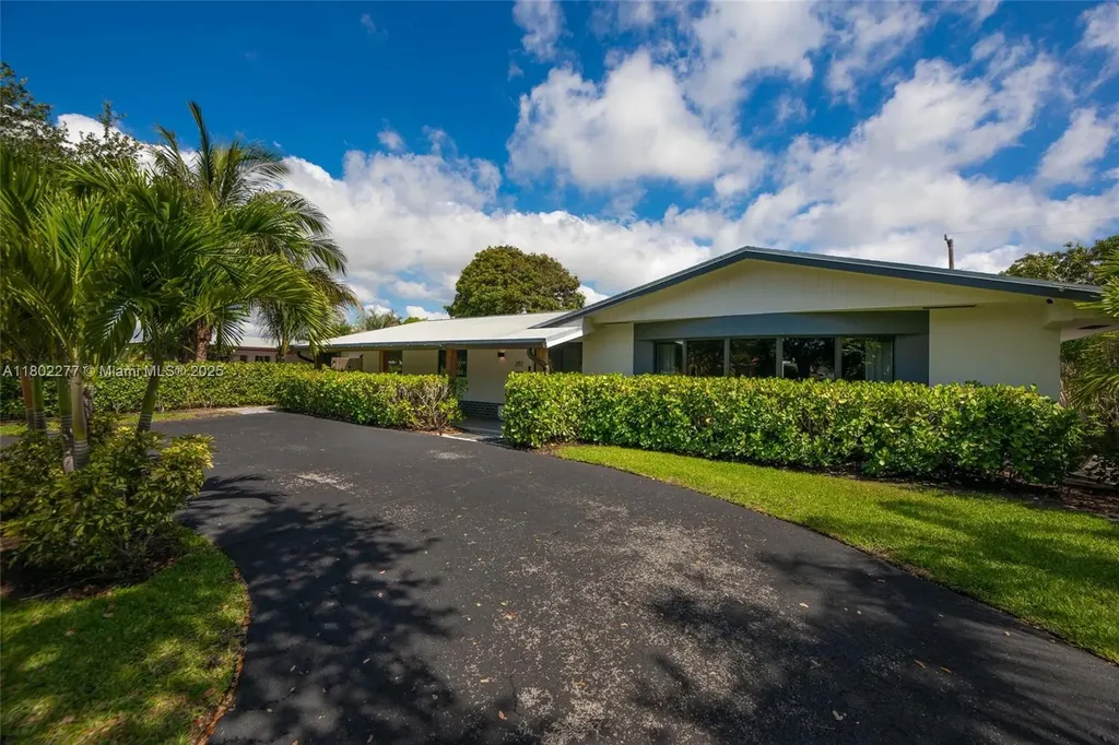 2117 NE 62nd Street Fort Lauderdale FL 33308