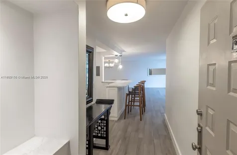6061 Collins Avenue Miami Beach FL 33140