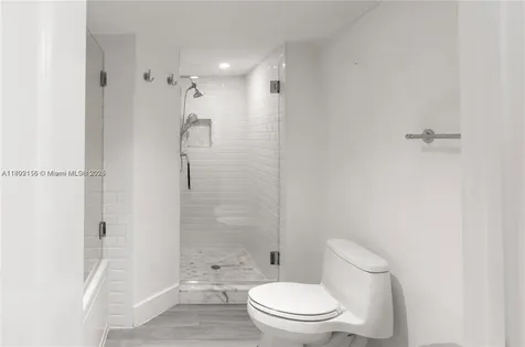 6061 Collins Avenue Miami Beach FL 33140