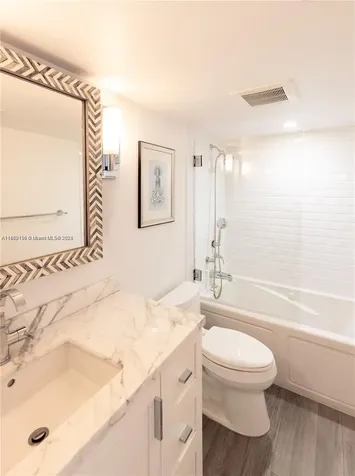 6061 Collins Avenue Miami Beach FL 33140