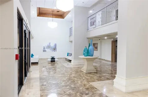 6061 Collins Avenue Miami Beach FL 33140