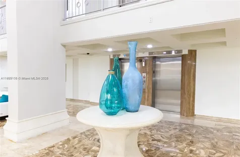 6061 Collins Avenue Miami Beach FL 33140