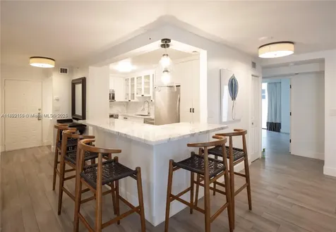 6061 Collins Avenue Miami Beach FL 33140