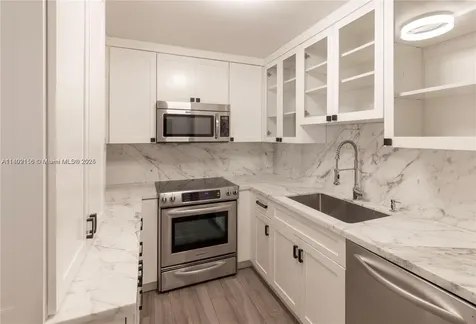 6061 Collins Avenue Miami Beach FL 33140