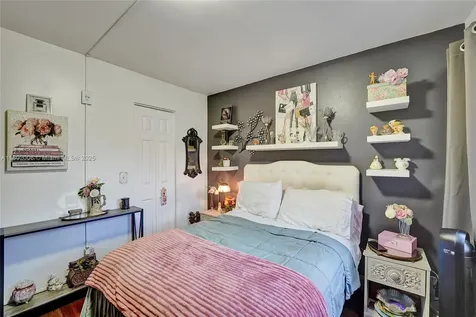 1951 SW 81st Terrace Davie FL 33324
