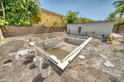 Established Fully License And Insured Pool/spa Business For Sale Kendall FL 33186