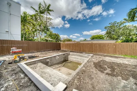 Established Fully License And Insured Pool/spa Business For Sale Kendall FL 33186