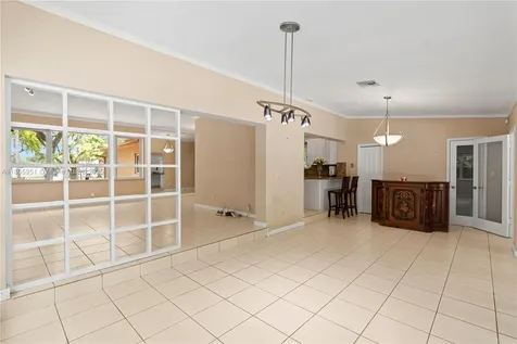1090 Meadowlark Avenue Miami Springs FL 33166