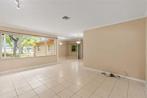 1090 Meadowlark Avenue Miami Springs FL 33166