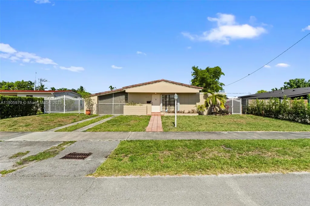 4295 SW 97th Court Miami FL 33165