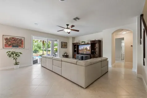 19165 N Gardenia Avenue Weston FL 33332