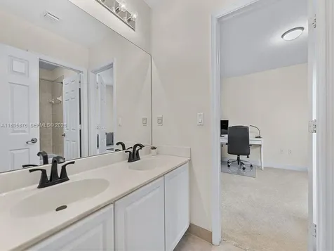 19165 N Gardenia Avenue Weston FL 33332