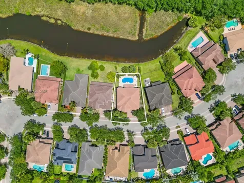 19165 N Gardenia Avenue Weston FL 33332