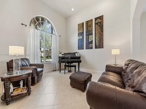 19165 N Gardenia Avenue Weston FL 33332