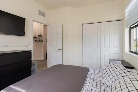 10966 W 33rd Way Hialeah FL 33018