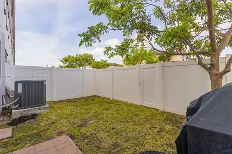 10966 W 33rd Way Hialeah FL 33018
