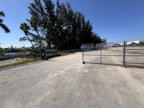 4701 Oakes Road Davie FL 33314
