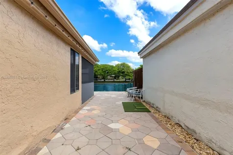 3831 NW 21st Street Coconut Creek FL 33066