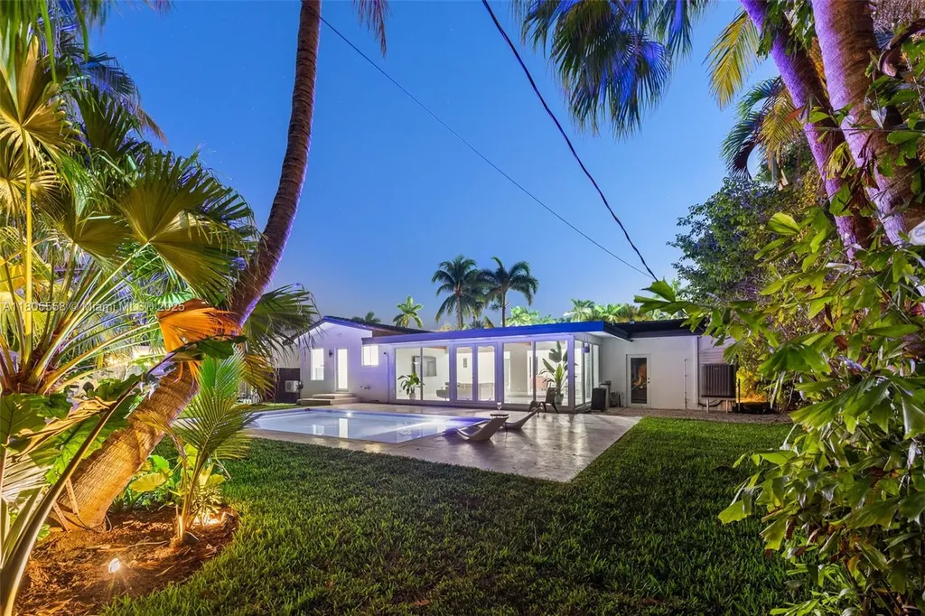 1025 Washington Street Hollywood FL 33019