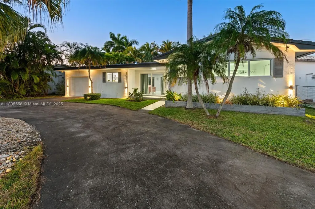 1025 Washington Street Hollywood FL 33019